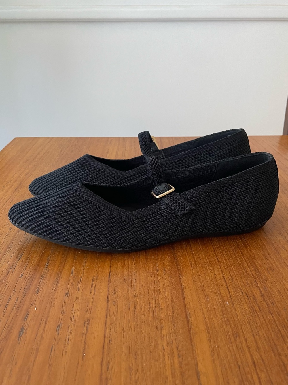 Cushionaire Point Toe Woven Mary Jane Flats Size 6.5